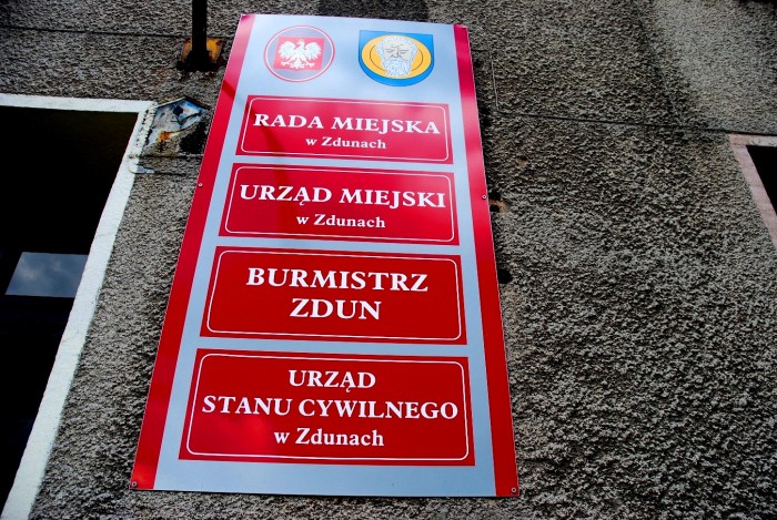 Urząd Miejski tablice informacyjne na budynku