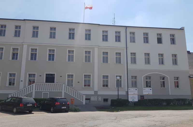 Na zdjęciu budynek Urzędu Miejskiego w Zdunach