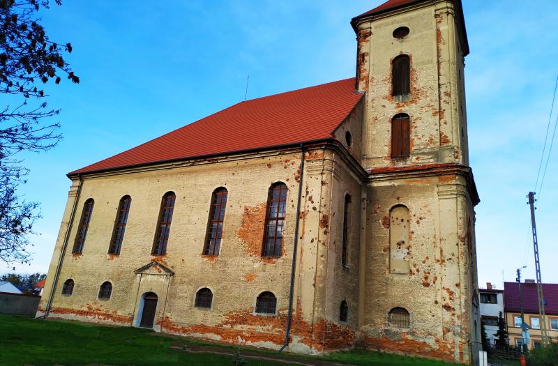 Na zdjęciu kościół poewangelicki w Zdunach