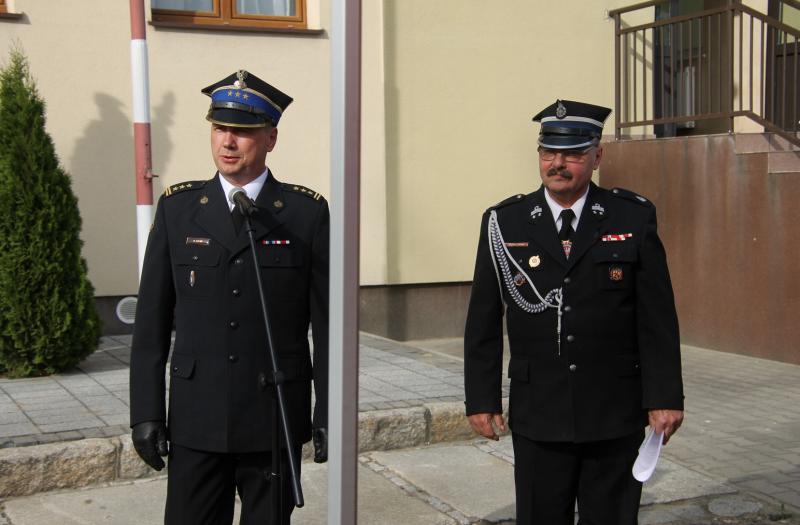na zdjęciu przemawiający pełniący obowiązki Komendanta Powiatowego Państwowej Straży Pożarnej w Krotoszynie Marek Kalak