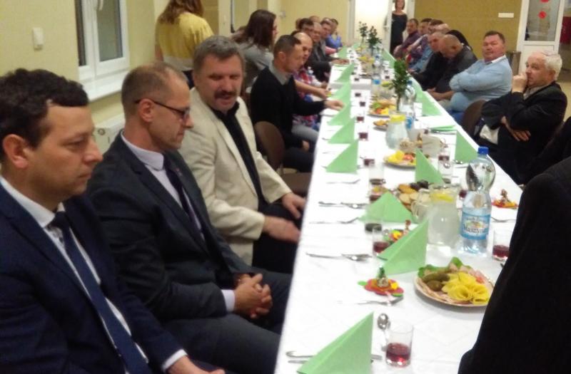 spotkanie przy stole członków HDK Zduny