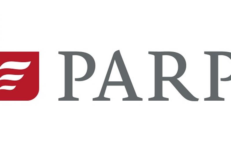 na zdjęciu logo PARP