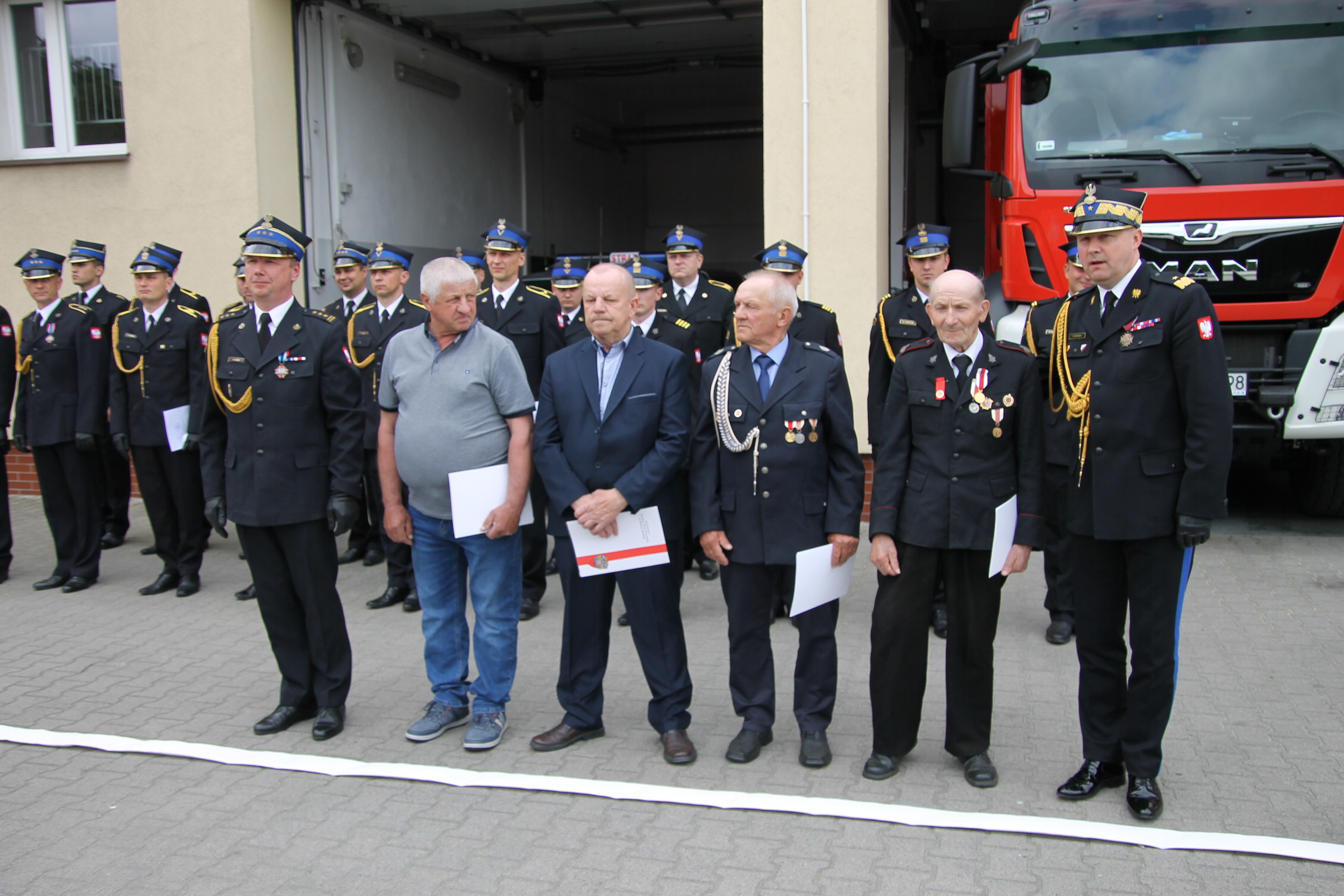 na zdjęciu odznaczeni strażacy PSP Krotoszyn