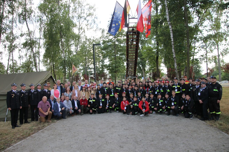 uczestnicy Międzynarodowego Obozu Młodzieżowych Drużyn Pożarniczych Powiatów: Krotoszyńskiego i Germersheim. 