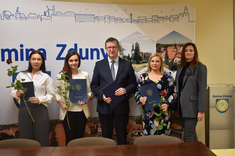 Burmistrz Zdun, Sekretarz Gminy Zduny oraz mianowane nauczycielki
