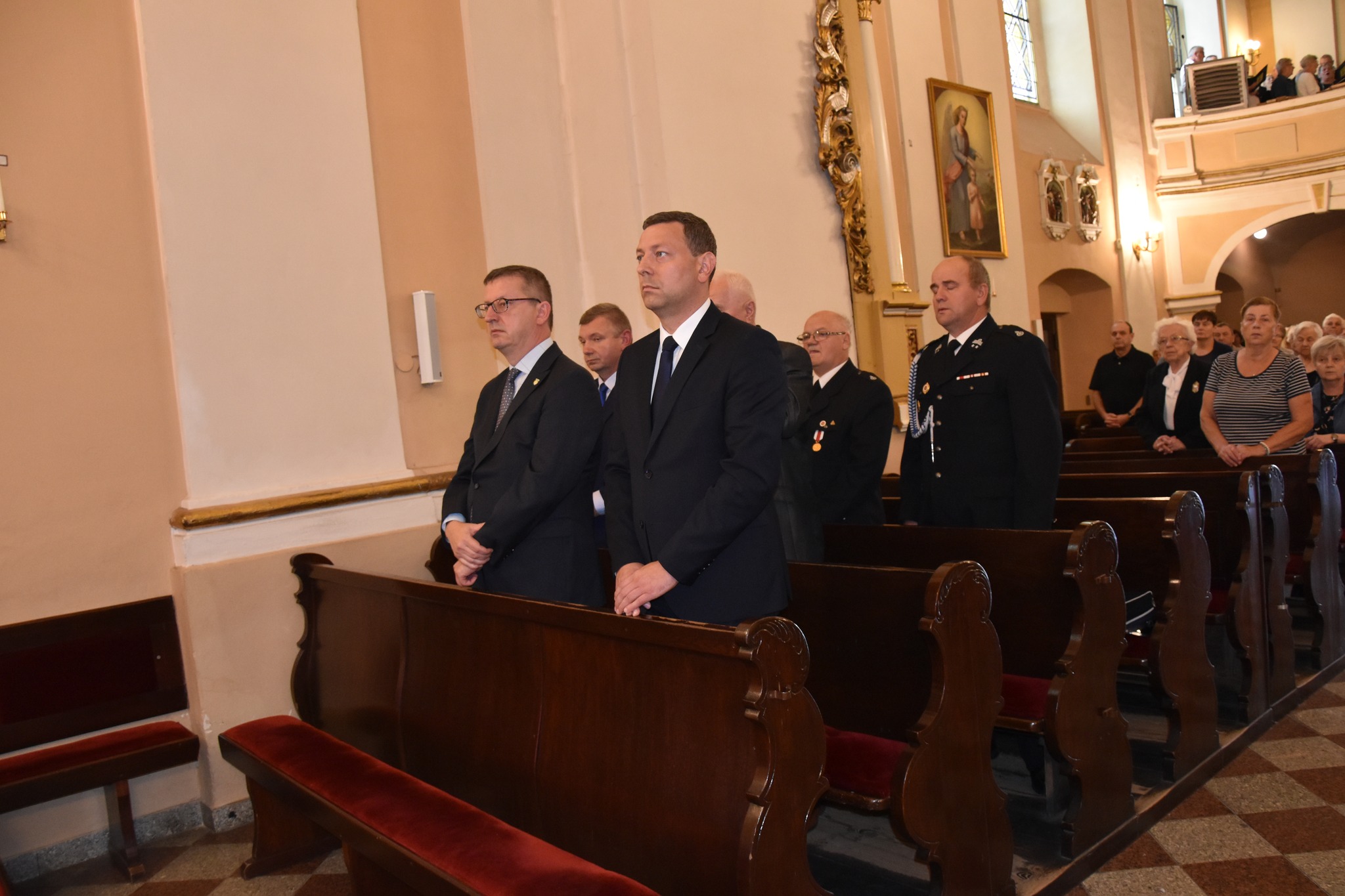 Na zdjęciu Członek Zarządu Powiatu Krotoszyńskiego, Burmistrz Zdun w trakcie mszy św.