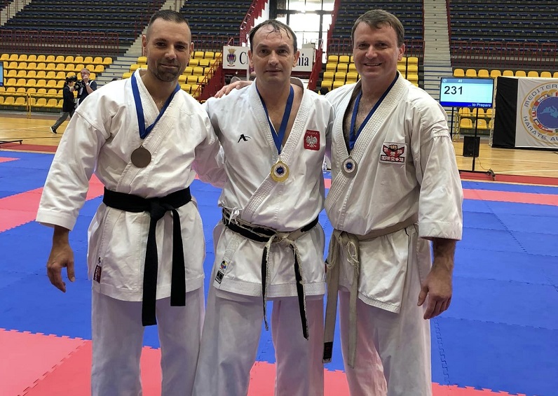 Trener Jarosław Adamski z medalem w kategorii Kata Masters +45 lat