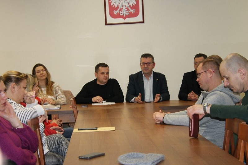 Burmistrz Zdun, sołtys sołectwa Ruda i zgromadzeni mieszkańcy