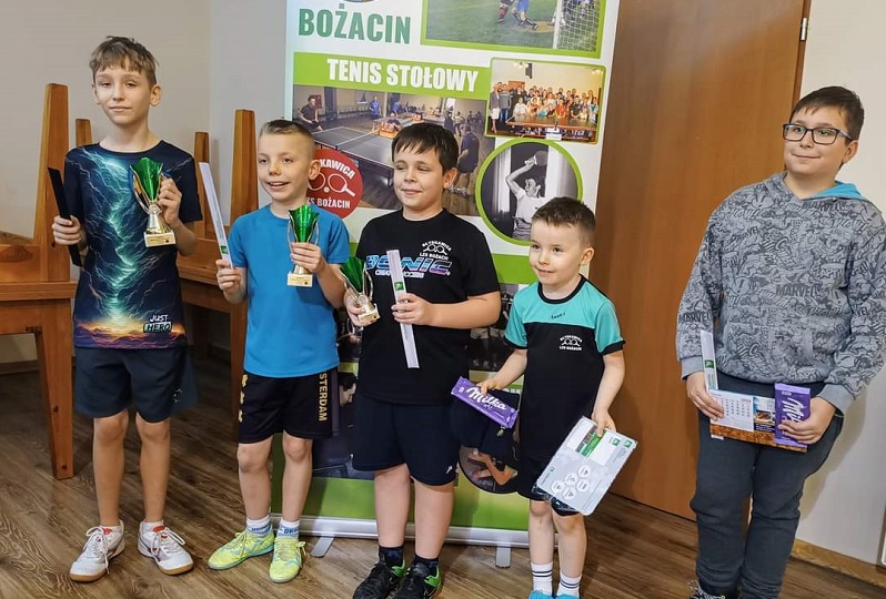 Nagrodzeni zawodnicy na turnieju w Bożacinie