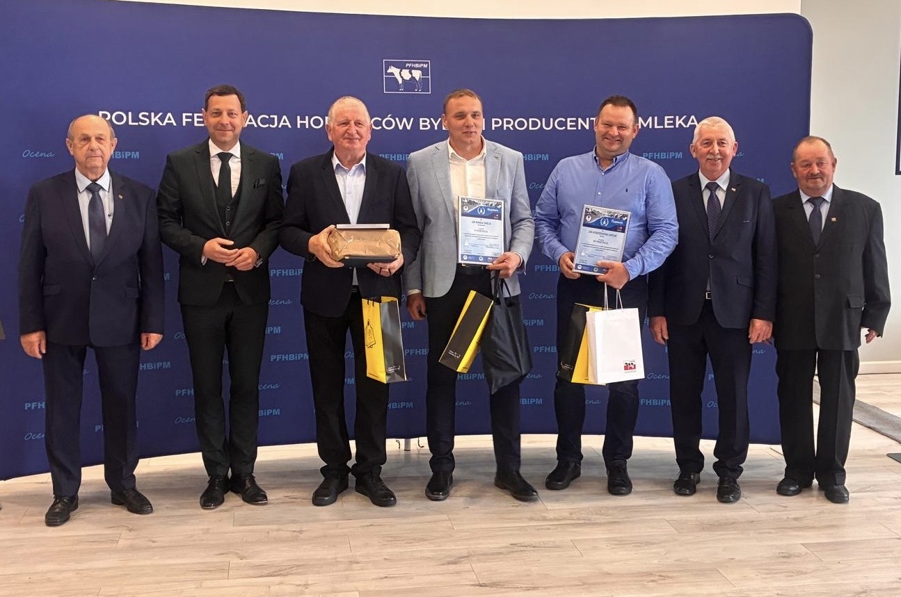 Burmistrz Zdun wraz z nagrodzonymi hodowcami