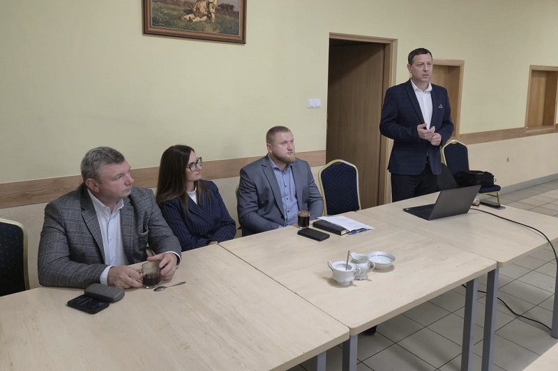 Burmistrz zdun w trakcie przemówienia