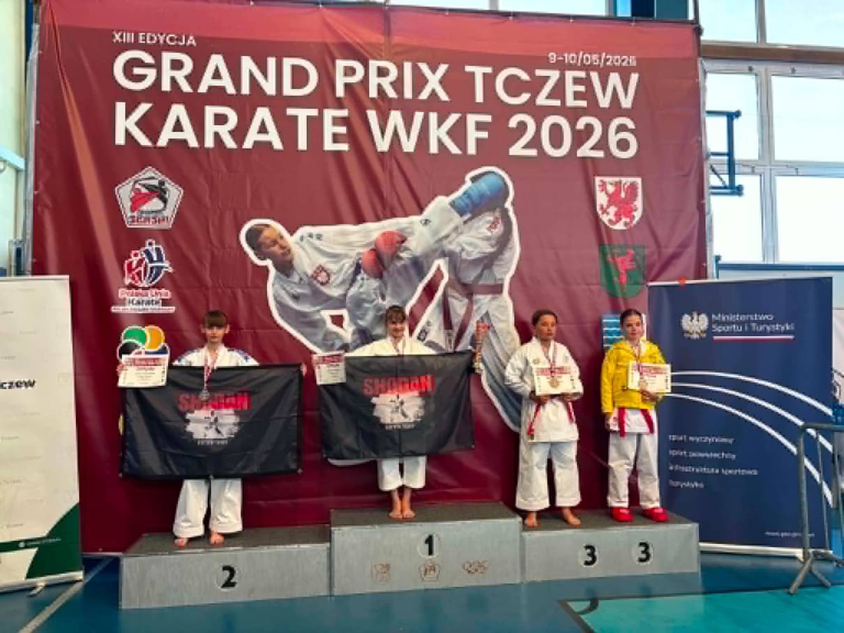Zawodnicy klubu UKS Shodan na podium
