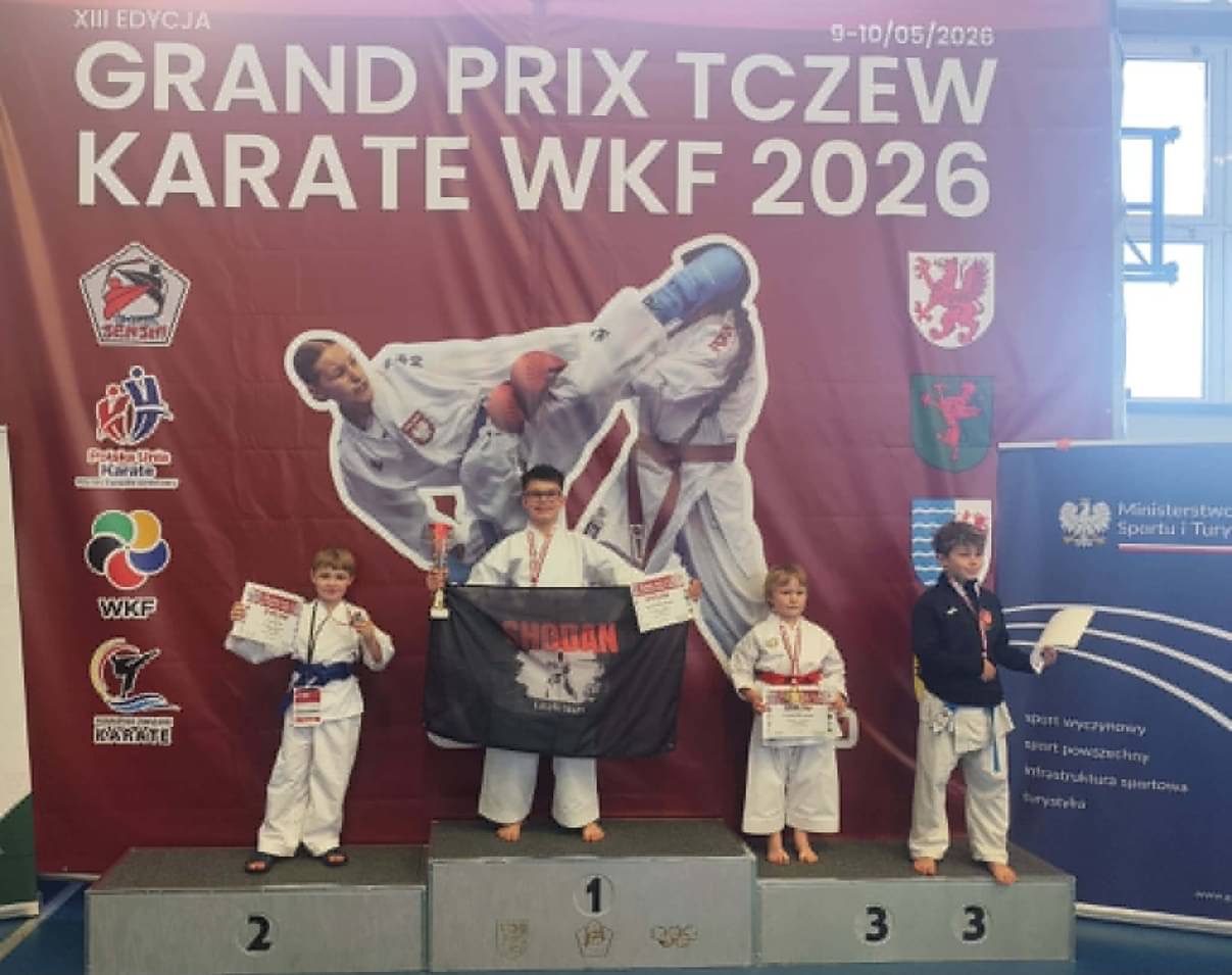 Zawodnicy klubu UKS Shodan na podium