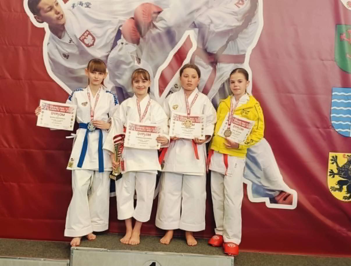 Zawodnicy klubu UKS Shodan na podium