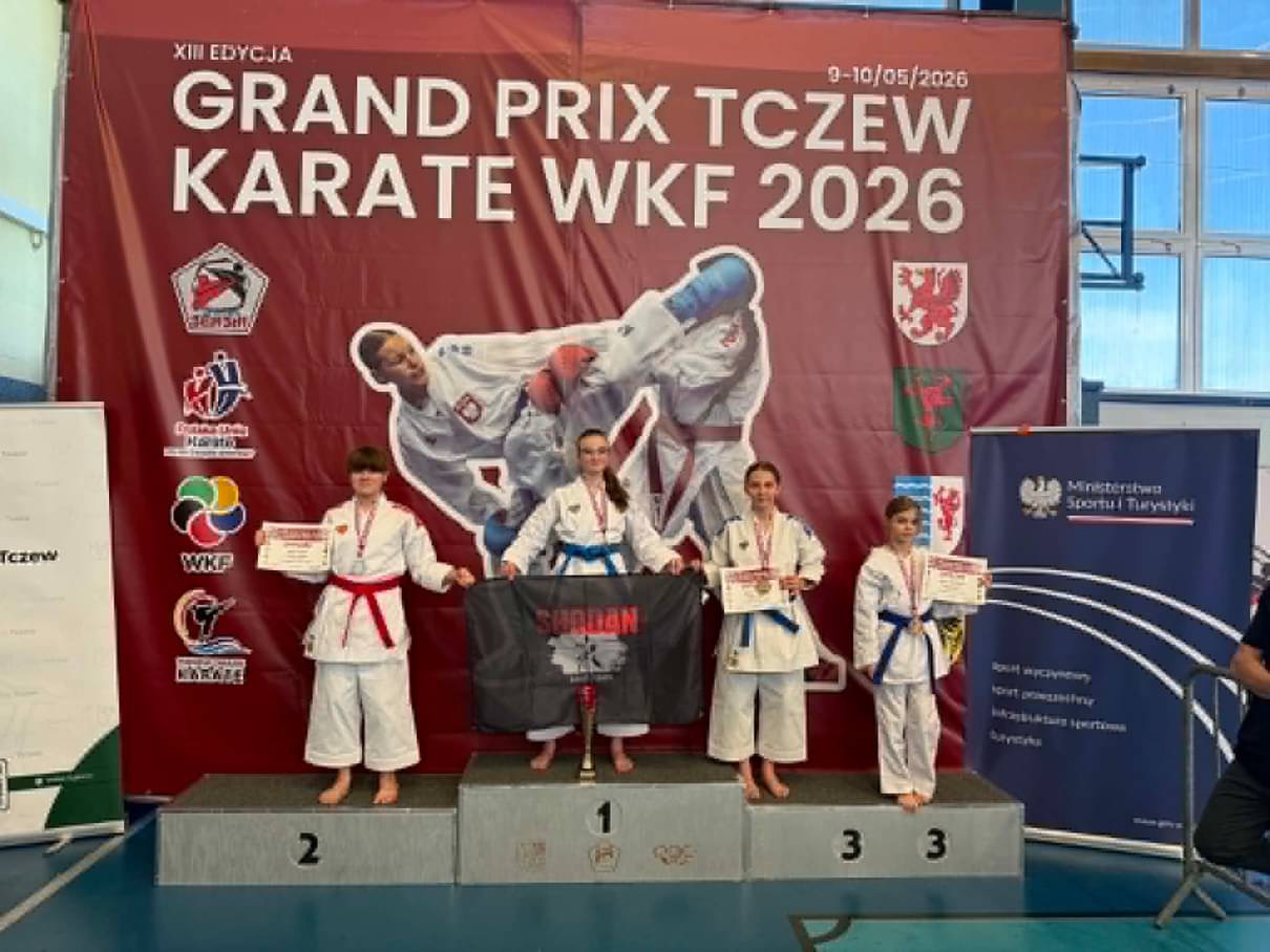 Zawodnicy klubu UKS Shodan na podium